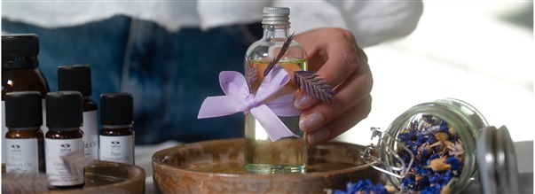 Gör din egen massageolja med eteriska oljor