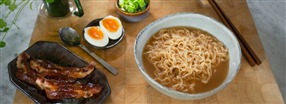 Snabb ramen med n�ringsrik benbuljong