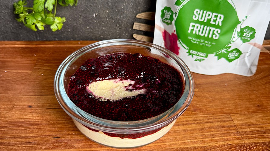 Cheescake med bl�b�rskompott.