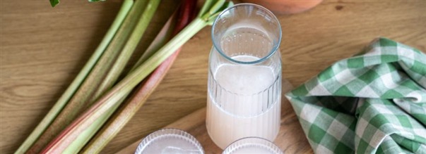 Rabarbersaft med syrliga elektrolyter