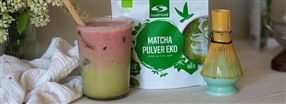 Iced strawberry matcha latte 