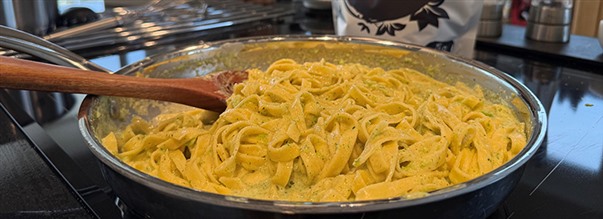 Susanna Jungloms krmiga broccolipasta med benbuljong